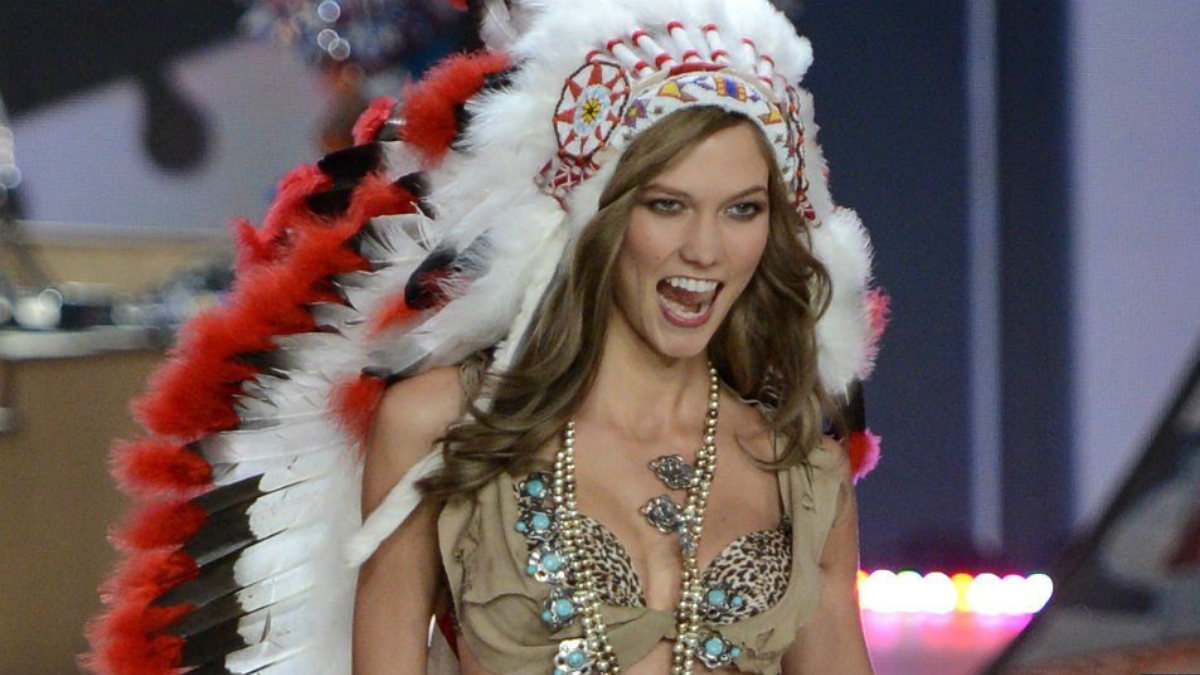 Hinh anh 11: Nhung khoanh khac thoi trang "gay soc" nhat moi thoi dai