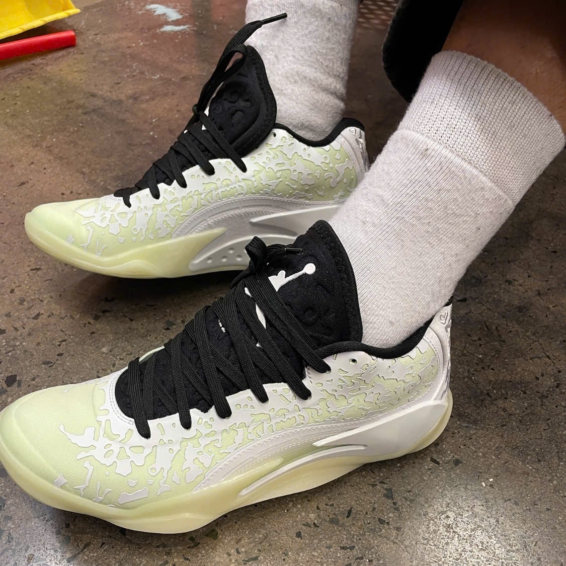 Alternative view of Giày Nike Air Jordan Zion 3 'Black White' DV3869-110