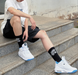 Giay Nike Air Jordan Max Aura 5 "University Blue" DZ4353-104