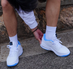 Giay Nike Air Jordan Max Aura 5 "University Blue" DZ4353-104