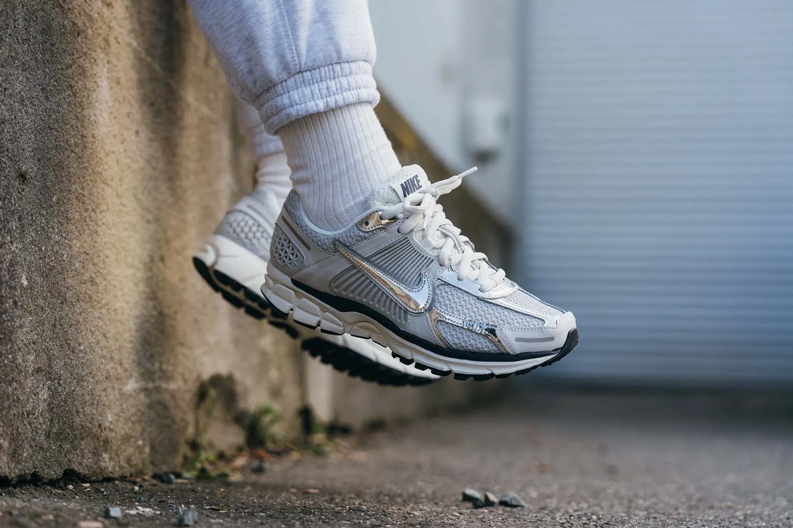 Top 11 đôi giày sneaker đế cao su hot nhất hiện nay Hinh anh 11: Top 11 doi giay sneaker de cao su hot nhat hien nay