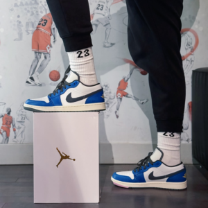 Giay Nike Air Jordan 1 Low 'Flight' FV8439-104