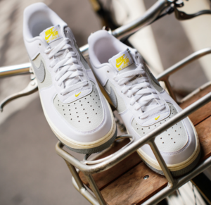 Giay Nike Air Force 1 'White Dust' FZ4620-100
