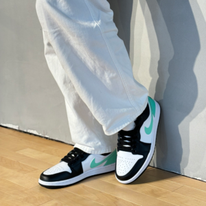 Giay Nike Air Jordan 1 Low 'Green Glow' 553558-131