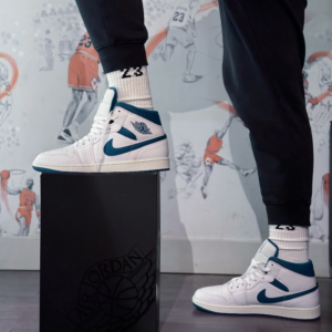 Giay Nike Air Jordan 1 Mid 'Industrial Blue' FN5215-141