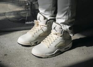 Giay Nike Air Jordan 5 Retro SE 'Sail' FN7405-100