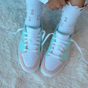 Giay Nike Jordan Nu Retro 1 Low GS 'Guava Ice' FB4412-800