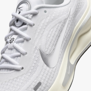 Giay Nike Journey Run 'Metallic Silver' FJ7765-104