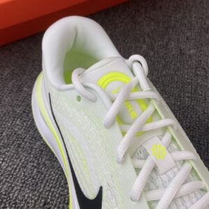 Giay Nike Journey Run Road 'Barely Volt' FN0228-700