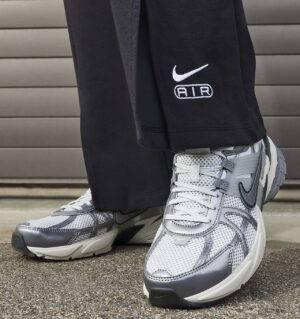 Giay Nike V2K Run 'Pure Platinum Wolf Grey' FD0736-003