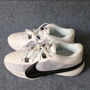 Giay Nike Zoom Freak 5 TB 'White Black' DZ2946-100