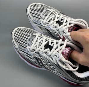 Giay Saucony Progrid Omni 9 OG 'White Silver Red' S70739-1