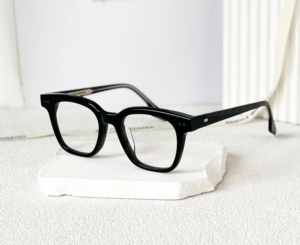 Kinh Gentle Monster South Side N 01 'Black'