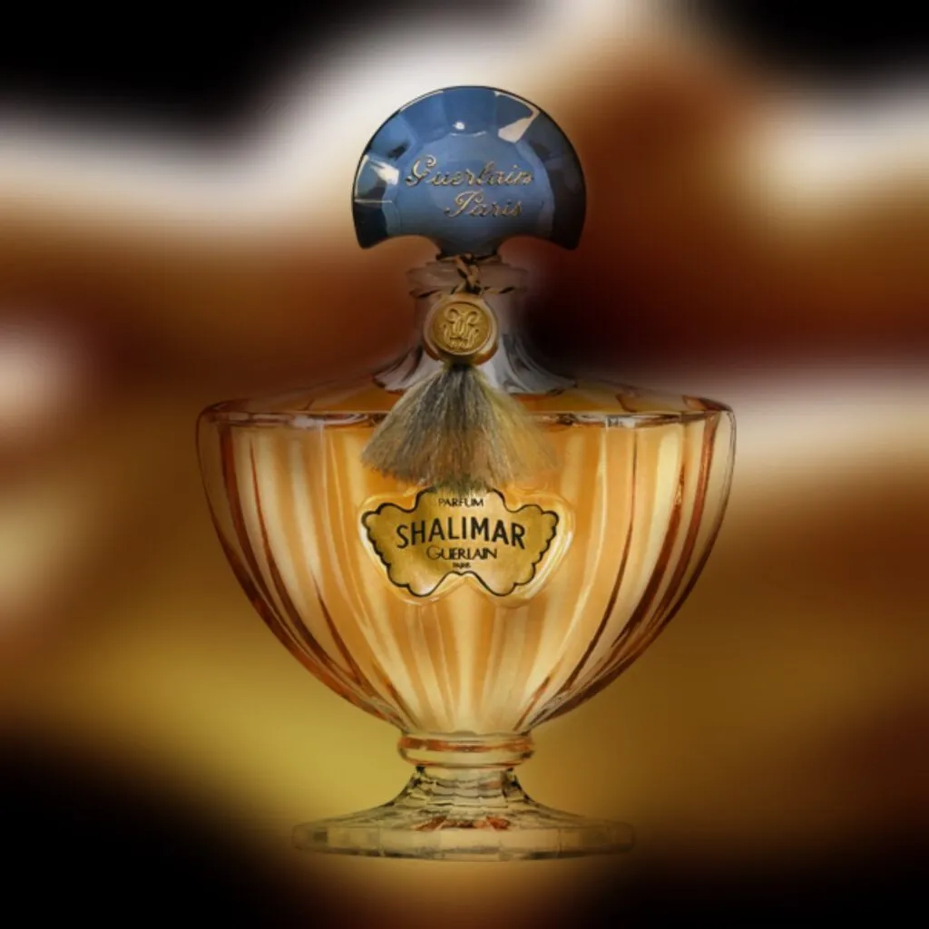 Những mẫu nước hoa cổ điển trường tồn theo thời gian Hinh anh 2: Nhung mau nuoc hoa co dien truong ton theo thoi gian