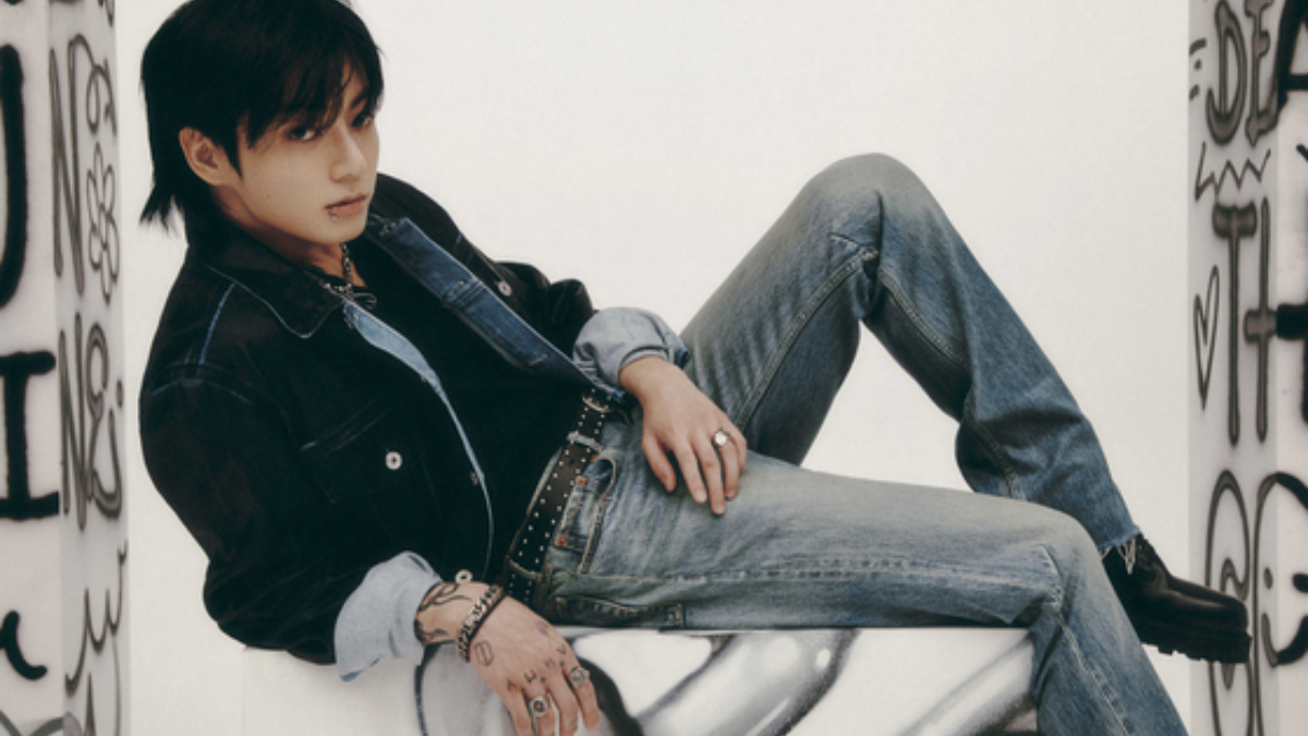 He lo BST giay the thao va dong ho dat do cua Jungkook BTS