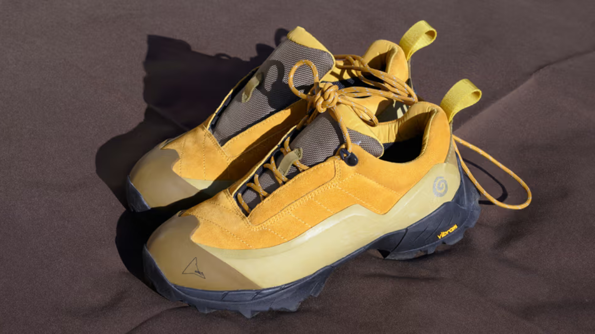 Giày đi bộ đường dài - Người bạn đồng hành hoàn hảo Hinh anh 13: Giay di bo duong dai - Nguoi ban dong hanh hoan hao