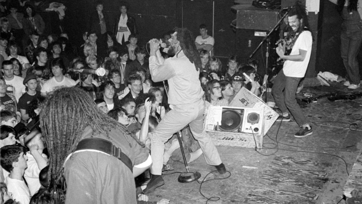 Swoosh huyền thoại: Biểu tượng Hardcore Úc bằng giày Nike Hinh anh 3: Swoosh huyen thoai: Bieu tuong Hardcore Uc bang giay Nike