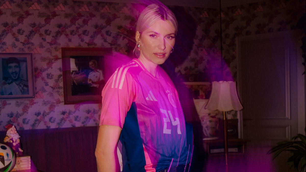 Bóng đá và Thời trang: Hành trình hòa quyện đầy ấn tượng Hinh anh 1: Bong da va Thoi trang: Hanh trinh hoa quyen day an tuong