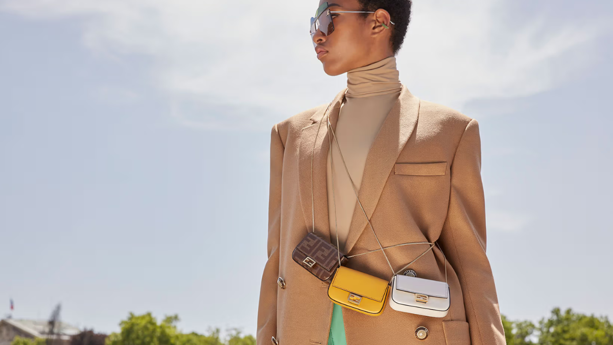 Tang them suc hut cho tui xach voi 10 chiec moc khoa long lay