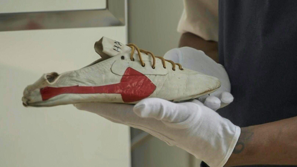 Hinh anh 8: Top 22 doi giay the thao dat nhat tung duoc ban dau gia (Phan 1)