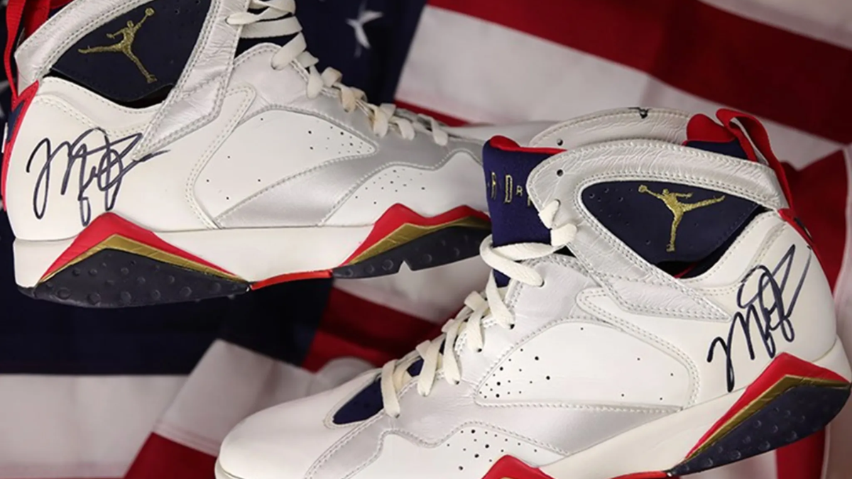 Hinh anh 13: Top 22 doi giay the thao dat nhat tung duoc ban dau gia (Phan 1)