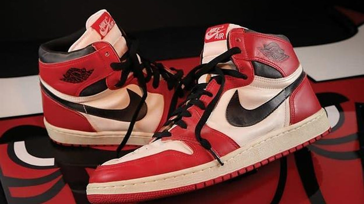 Hinh anh 15: Top 22 doi giay the thao dat nhat tung duoc ban dau gia (Phan 1)