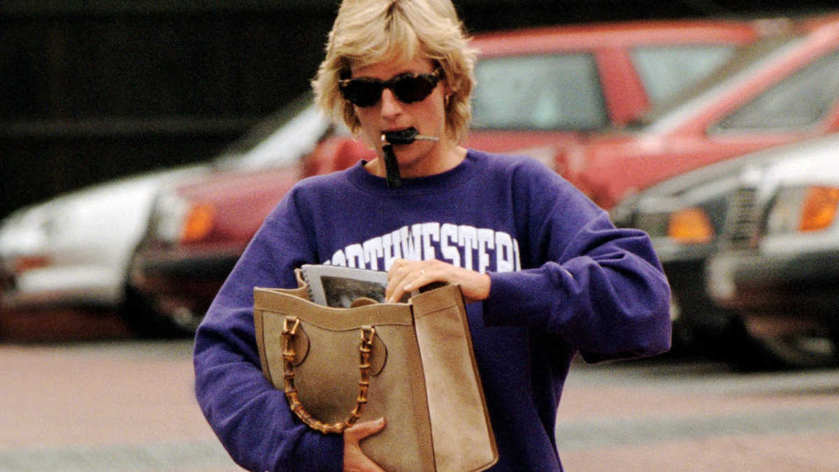 Hinh anh 7: 15 mau tui xach huyen thoai gan lien voi ten tuoi cac ngoi sao