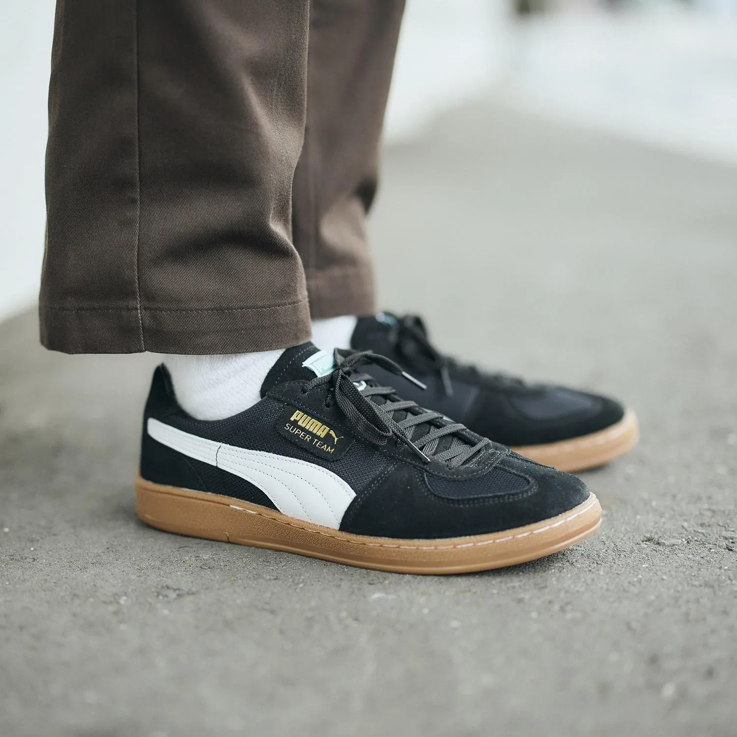 Top 11 đôi giày sneaker đế cao su hot nhất hiện nay Hinh anh 5: Top 11 doi giay sneaker de cao su hot nhat hien nay