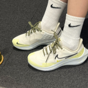 Giay Nike Air Zoom Pegasus 39 Shield 'Pale Ivory Luminous' DO7626-100