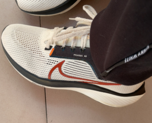 Giay Nike Air Zoom Pegasus 40 'Light Ivory' FN3477‑100