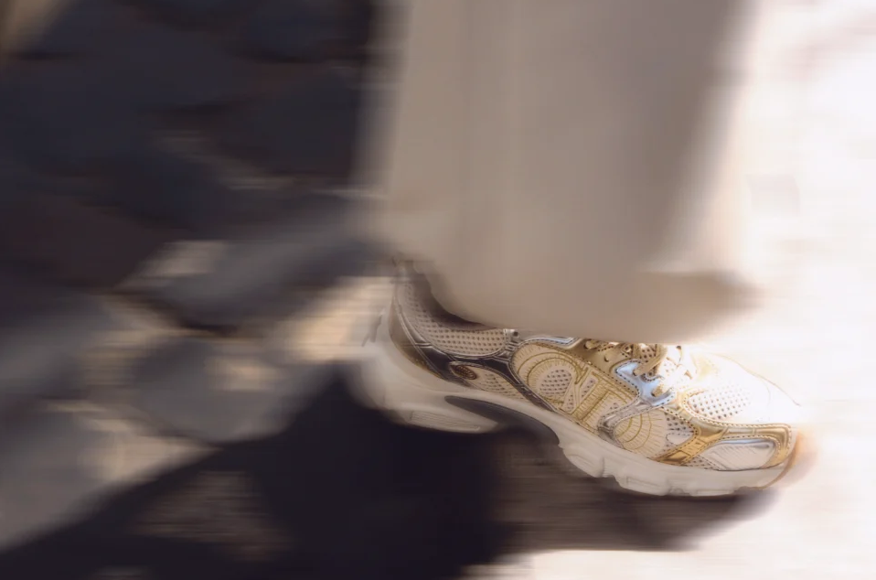 Hinh anh 4: Dior ra mat giay sneaker Chrono: Noi di san gap go cong nghe cao