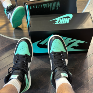Giay Nike Air Jordan 1 Retro High 'Green Glow' DZ5485-130