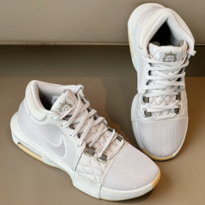 Giay Nike LeBron Witness 8 'Light Bone Gum' FB2239-003