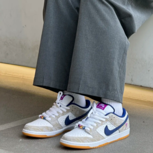 Giay Nike Dunk Low SB x Rayssa Leal 'White Blue'  FZ5251-001