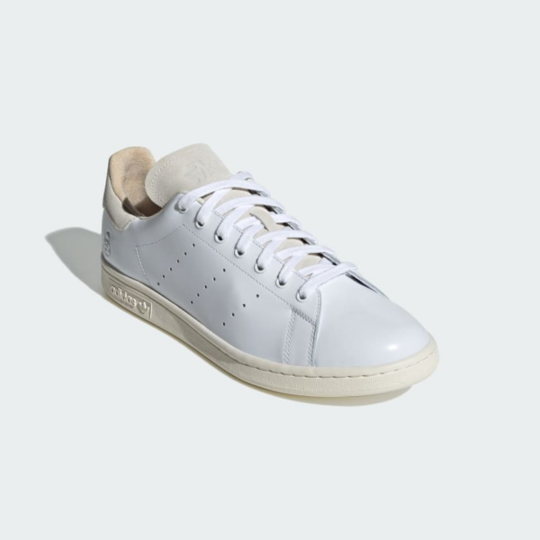 Adidas Stan Smith được thiết kế đơn giản và trẻ trung