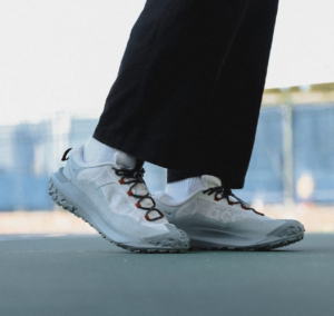 Giay Nike ACG Mountain Fly 2 Low 'Phantom' HF6245-003