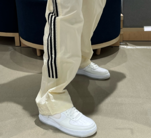 Giay Nike Air Force 1 '07 LV8 'White Phantom' FN5832-100