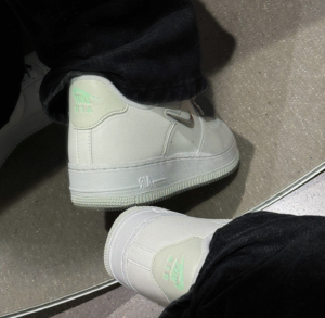 Giay Nike Air Force 1 '07 SE 'Liquid Metal' FN8540-100