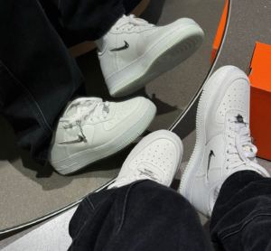 Giay Nike Air Force 1 '07 SE 'Liquid Metal' FN8540-100