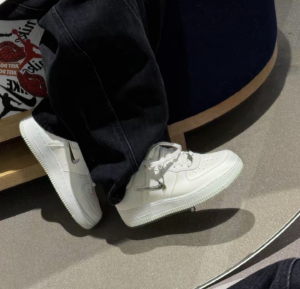 Giay Nike Air Force 1 '07 SE 'Liquid Metal' FN8540-100