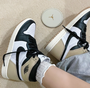Giay Nike Air Jordan 1 High 'Latte' FD2596-021