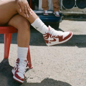 Giay Nike Air Jordan 1 Retro High OG GS 'Red' FD1437-160