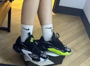 Giay Nike Air Jordan Luka 2 'Black Volt' DX8733-017