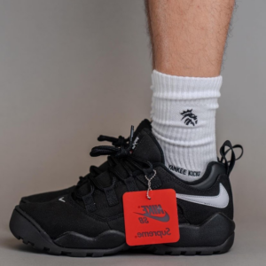 Giay Nike Darwin Low SB x Supreme 'Black' FQ3000-001