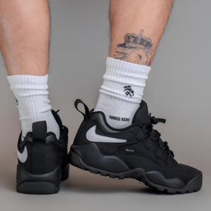 Giay Nike Darwin Low SB x Supreme 'Black' FQ3000-001