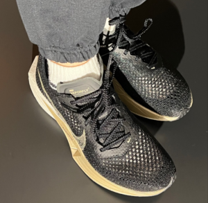 Giay Nike ZoomX Vaporfly 3 'Black Metallic Gold Grain' DV4129-001