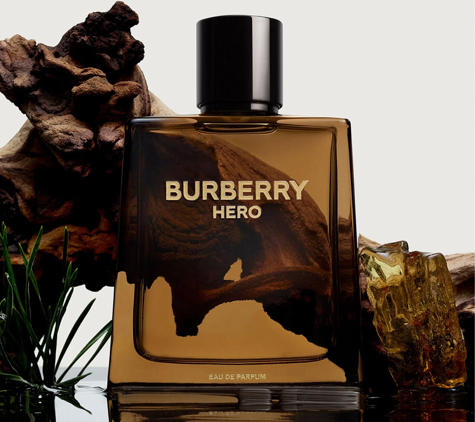 Top 10 chai nước hoa làm quà tặng ý nghĩa cho các chàng Hinh anh 16: Top 10 chai nuoc hoa lam qua tang y nghia cho cac chang