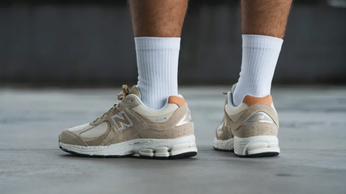 Bi kip chon size giay New Balance 2002R hoan hao cho doi chan