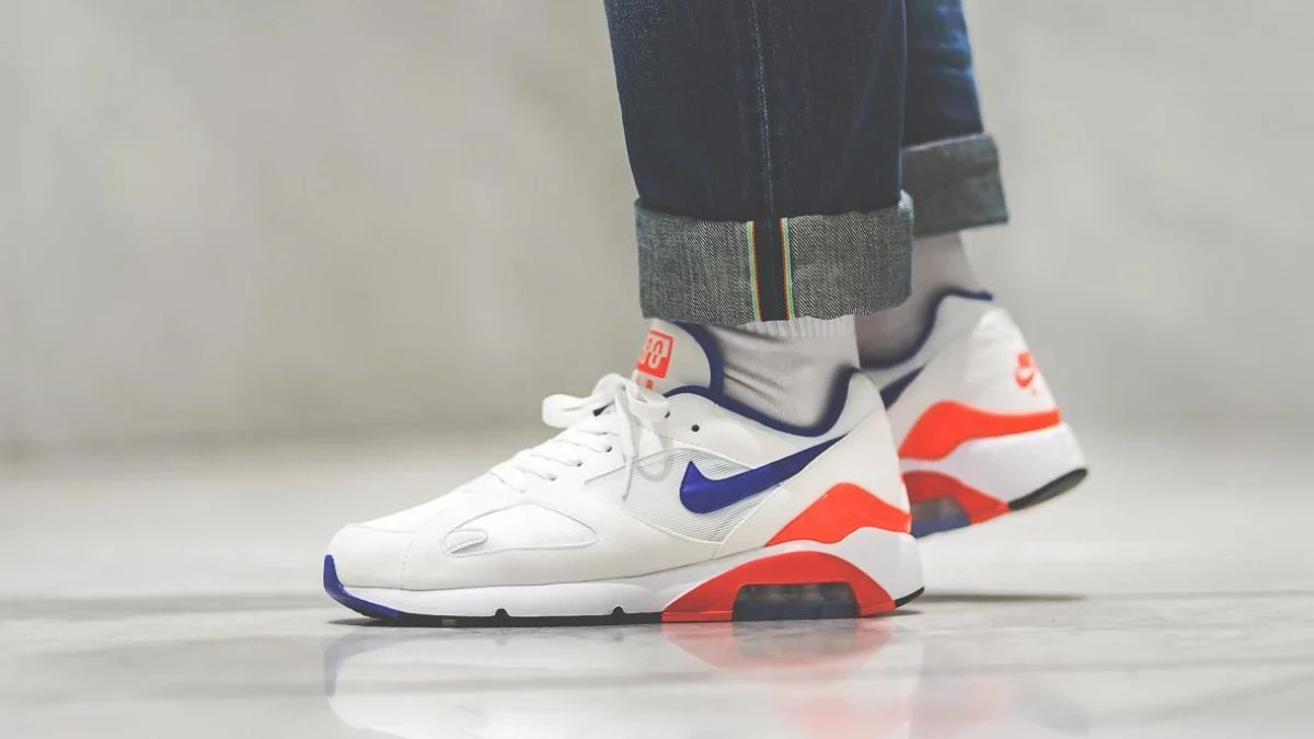 Giải mã sự khác biệt giữa Air 180 ‘Ultramarine’ 2018 và 2024 Hinh anh 1: Giai ma su khac biet giua Air 180 ‘Ultramarine’ 2018 va 2024