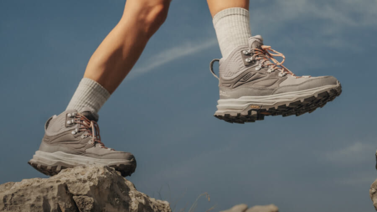 Giày leo núi có phù hợp cho việc sử dụng hàng ngày? Hinh anh 6: Giay leo nui co phu hop cho viec su dung hang ngay?